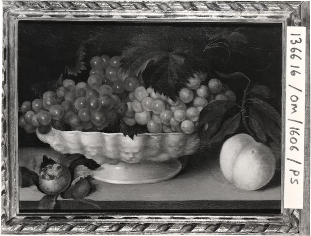Sotheby's — Galizia Fede - sec. XVII - Natura morta con coppa d'uva, nespola e pesca — insieme